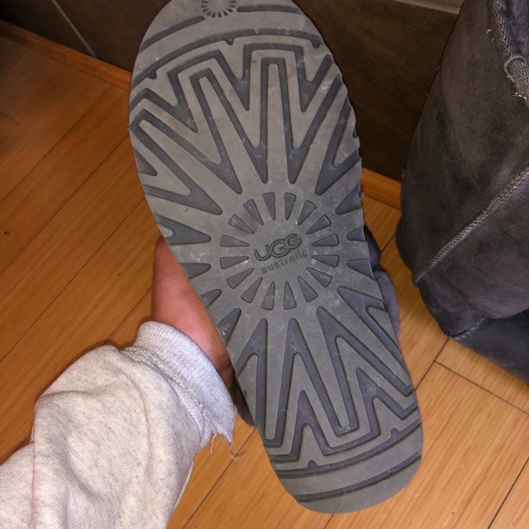 Tall grey classic Uggs - Picture 4 of 4
